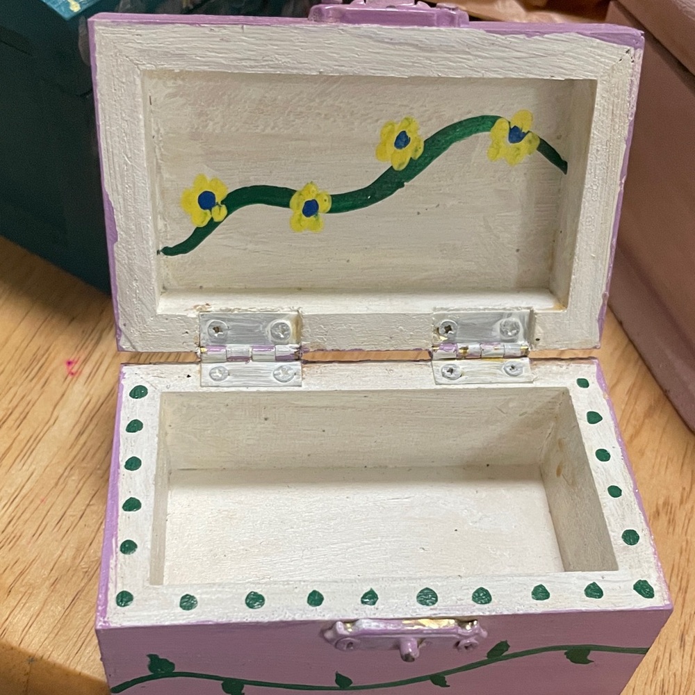Jewelry box Hand Painted Purple with Ladybug Design - Picture 4 of 5